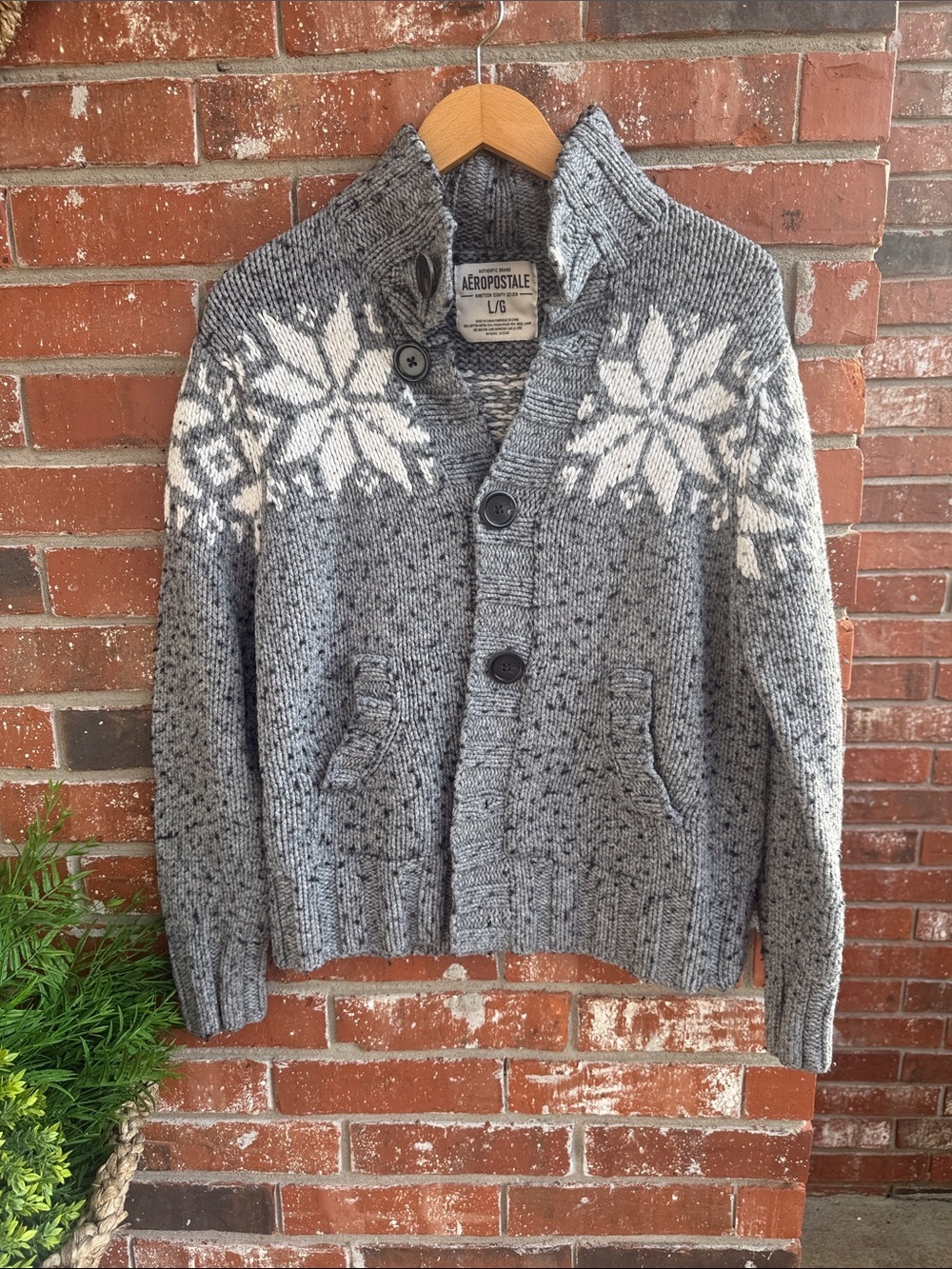 Aeropostale Gray and White Knit Sweater